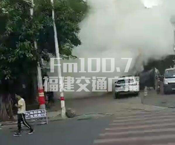 厦门市海沧区新阳工业区二号路口发生蒸汽管爆炸